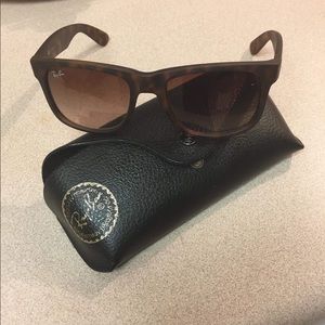 Ray-Ban  
0RB4165 Wayfarer Sunglasses
Gently used